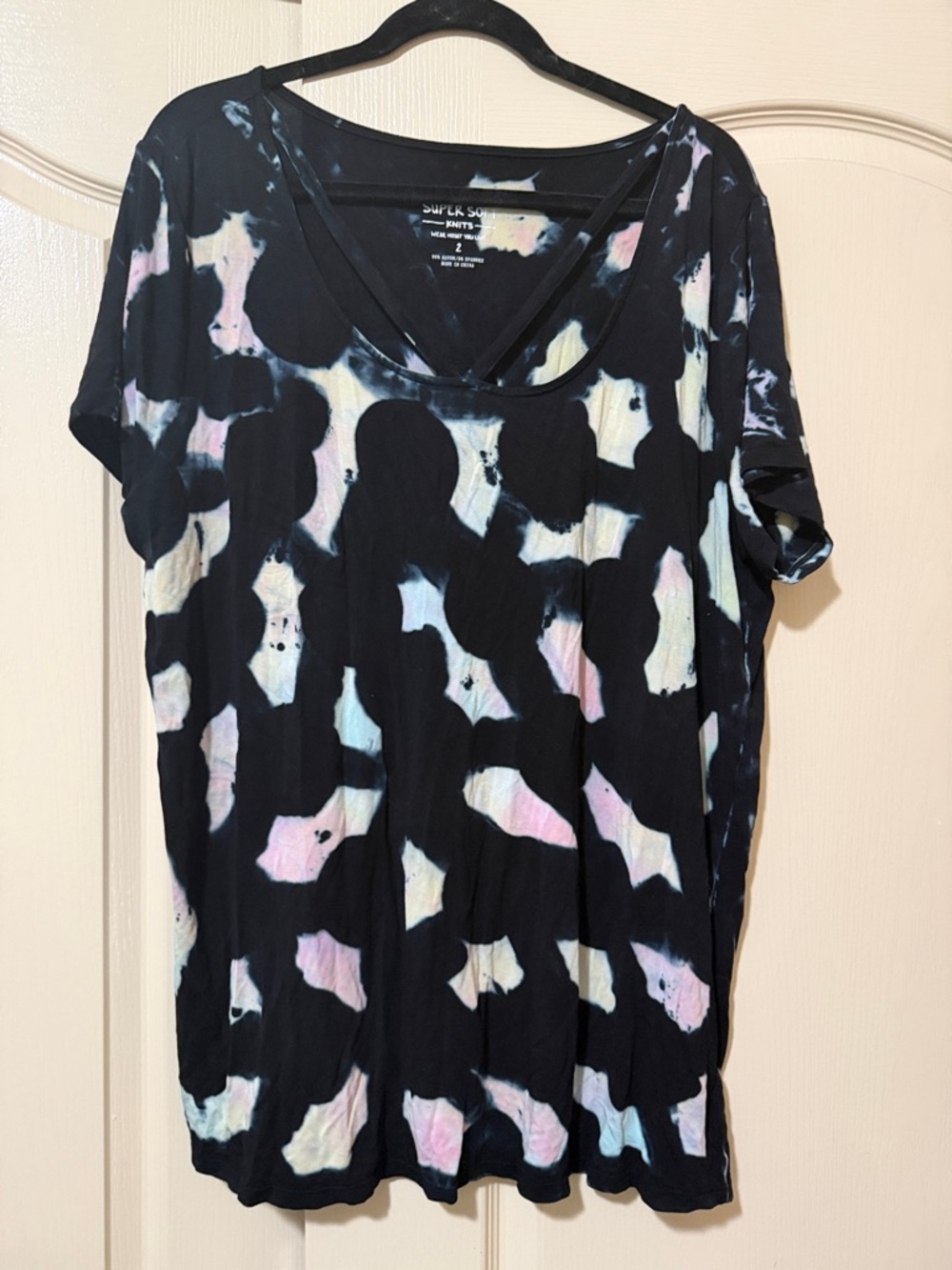 torrid Black Short Sleeve Tie-Dye Top with Pastel Accents size 2